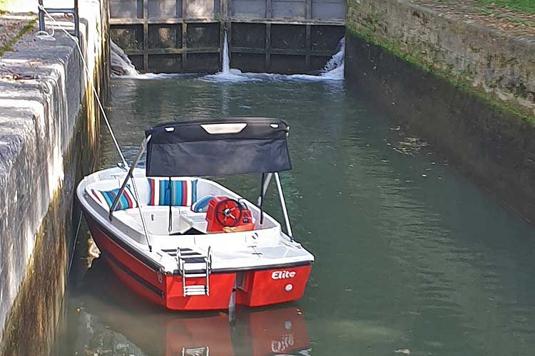 ELITE 5 Saviboat fabricant français de bateaux électriques Saviboat